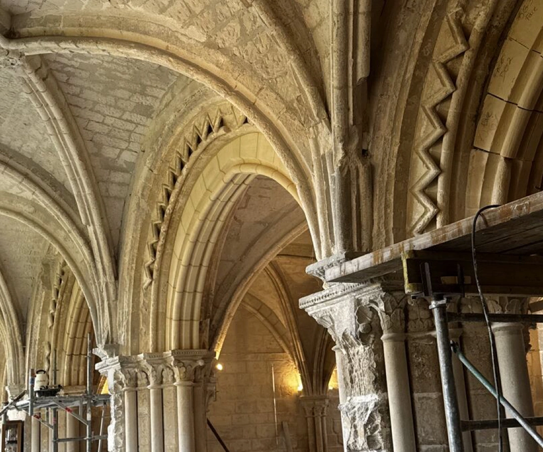 Restauration des arcs du cloitre de l'Abbaye Saint-arnoul à Crépy-en-Valois