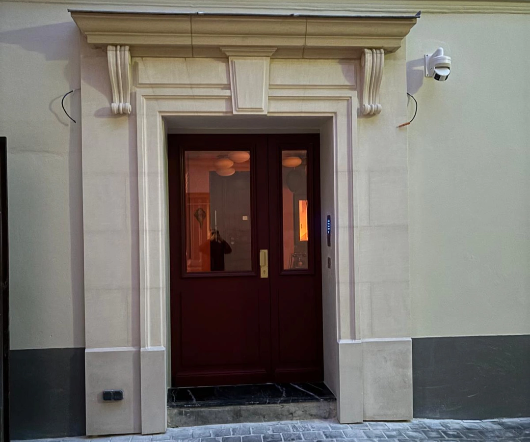 Encadrement de porte en pierre naturelle à Paris